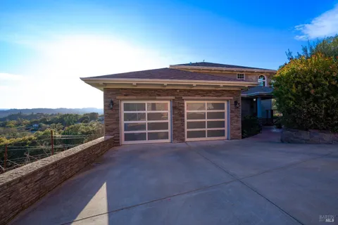 $2,995,000 | 235 Clear Ridge Drive, Healdsburg, CA 95448