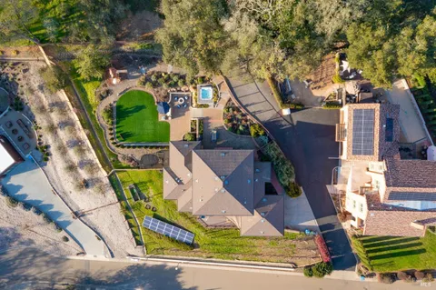 $2,995,000 | 235 Clear Ridge Drive, Healdsburg, CA 95448