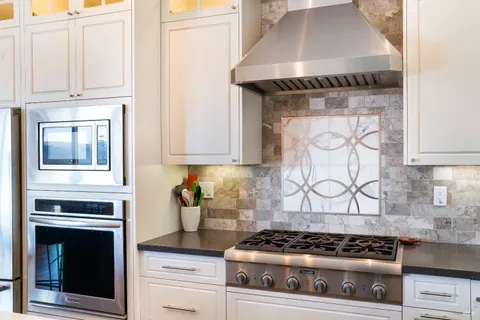 $2,995,000 | 235 Clear Ridge Drive, Healdsburg, CA 95448