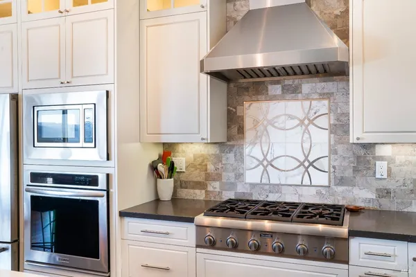 $2,995,000 | 235 Clear Ridge Drive, Healdsburg, CA 95448