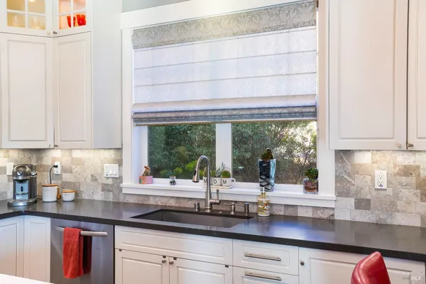 $2,995,000 | 235 Clear Ridge Drive, Healdsburg, CA 95448