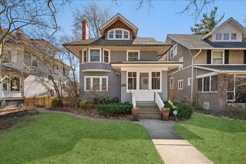 $1,675,000 | 829 Elmwood Avenue, Wilmette, IL 60091