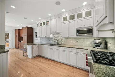 $1,675,000 | 829 Elmwood Avenue, Wilmette, IL 60091