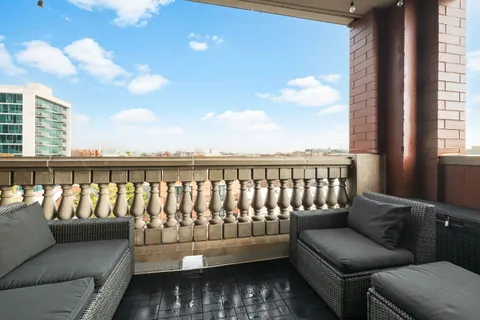 $499,000 | 828 West Grace Street, Unit 703, Chicago, IL 60613