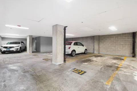 $499,000 | 828 West Grace Street, Unit 703, Chicago, IL 60613