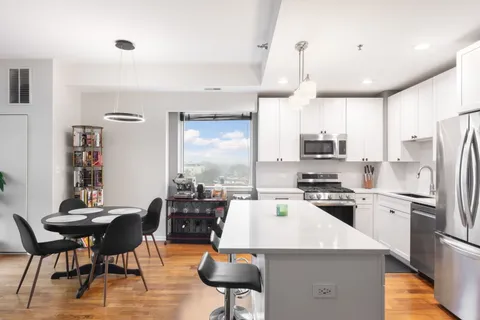 $499,000 | 828 West Grace Street, Unit 703, Chicago, IL 60613