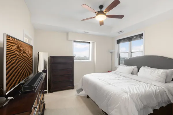 $499,000 | 828 West Grace Street, Unit 703, Chicago, IL 60613