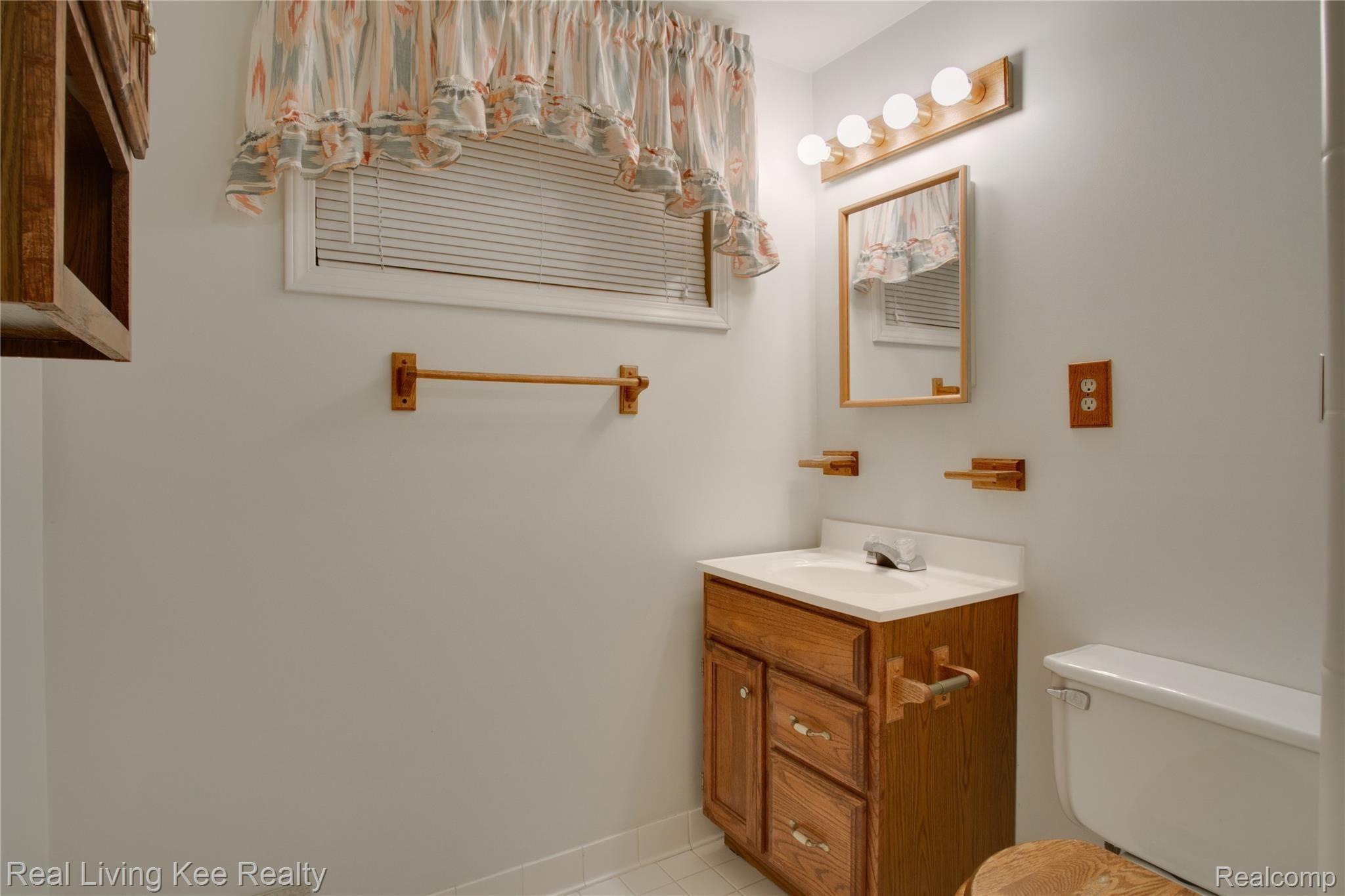 3412 Fairgrove Terrace, Unit 33 Rochester, MI 48309 - Photo 21 of 27 3rd bath vanity.jpg