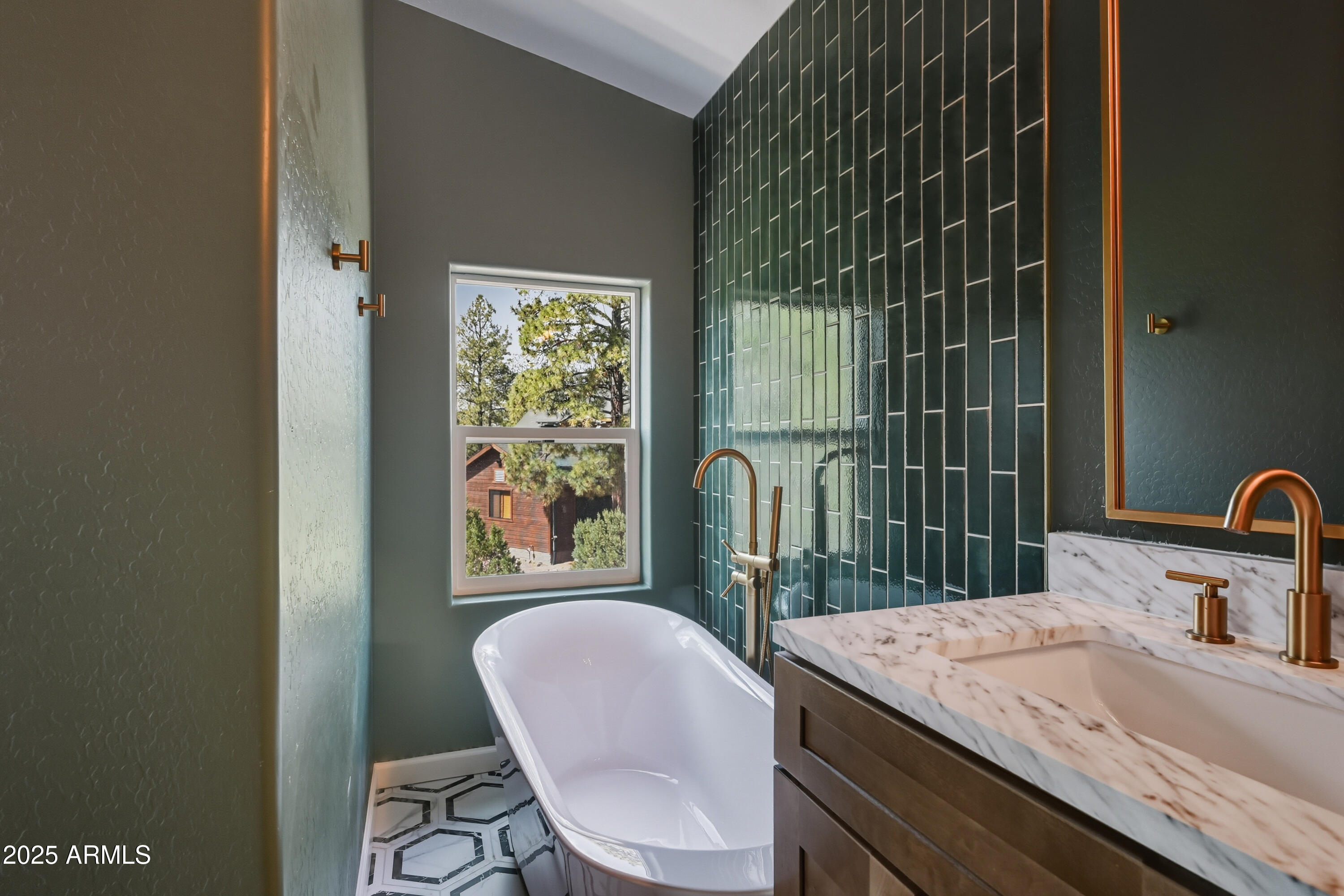 2688 Deer Path Happy Jack, AZ 86024 - Photo 25 of 45 Masterbath tub