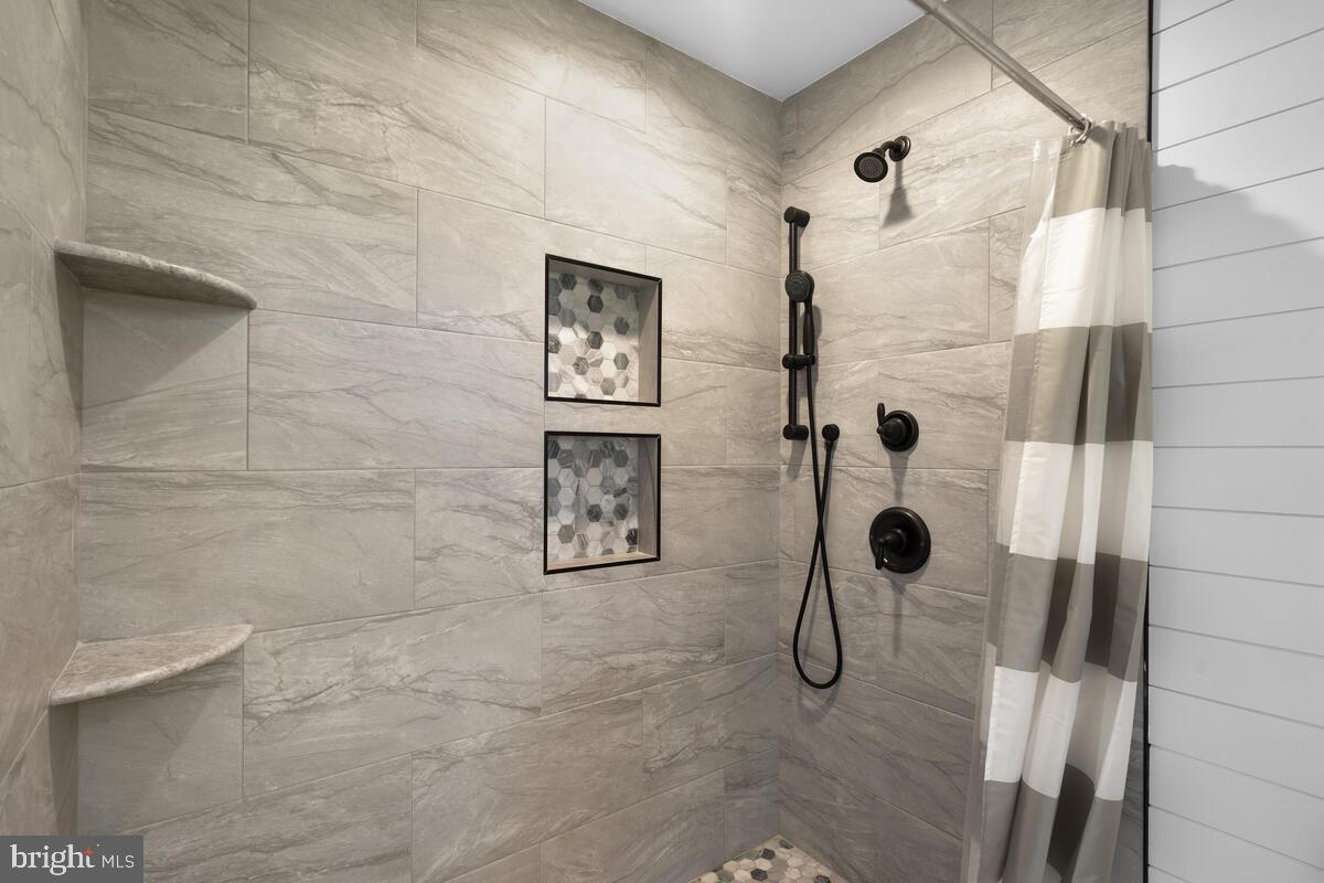 499 Evergreen Mills Road Leesburg, VA 20175 - Photo 25 of 51 Primary Bathroom
