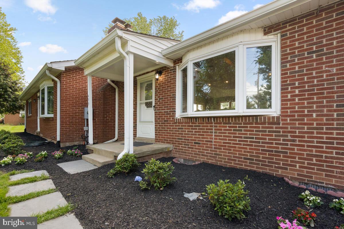 499 Evergreen Mills Road Leesburg, VA 20175 - Photo 4 of 51 Main entry