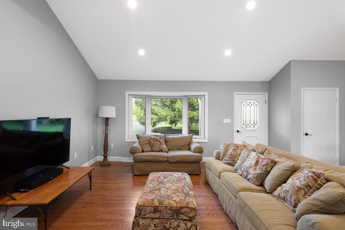 499 Evergreen Mills Road Leesburg, VA 20175 - Photo 5 of 51 Family Room with bay window