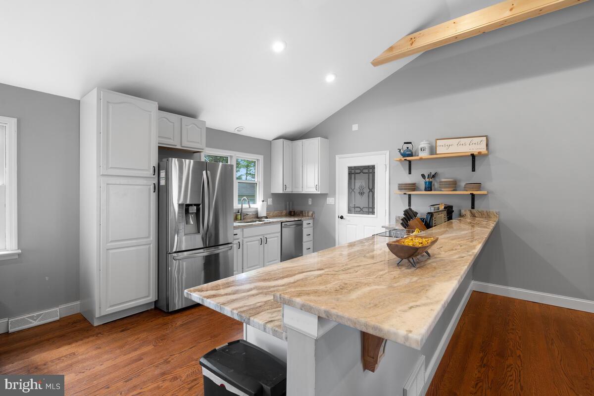 499 Evergreen Mills Road Leesburg, VA 20175 - Photo 10 of 51 Kitchen with huge breakfast bar