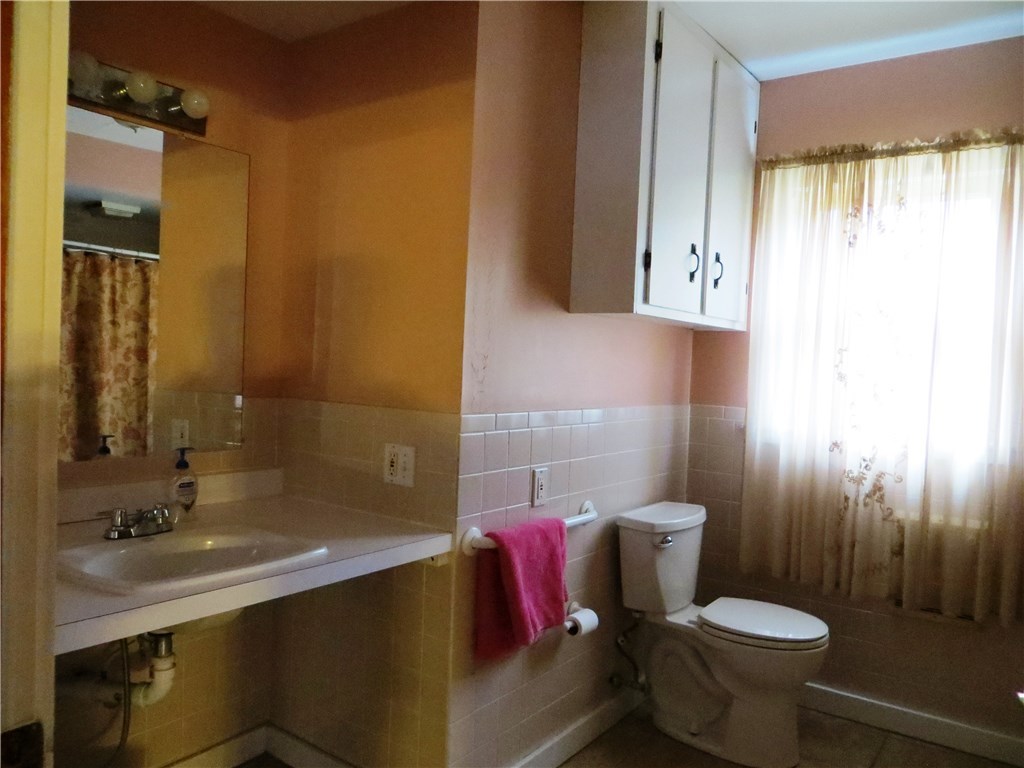 263 Stone Church Road Tiverton, RI 02878 - Photo 11 of 14