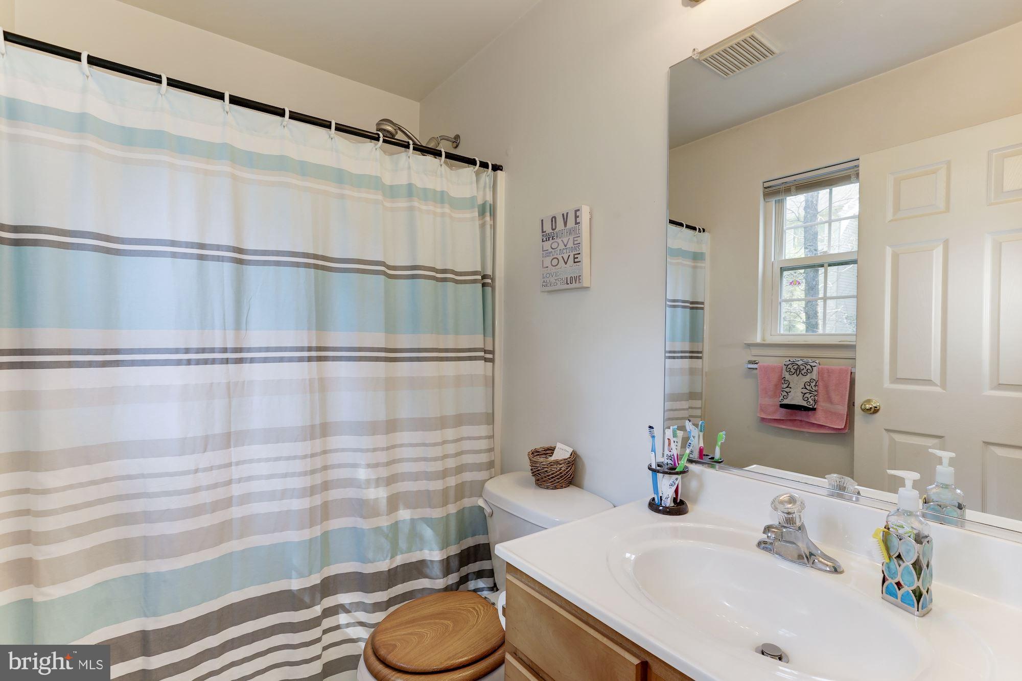 1095 Rimrock Road Lusby, MD 20657 - Photo 21 of 27 Hall full bathroom