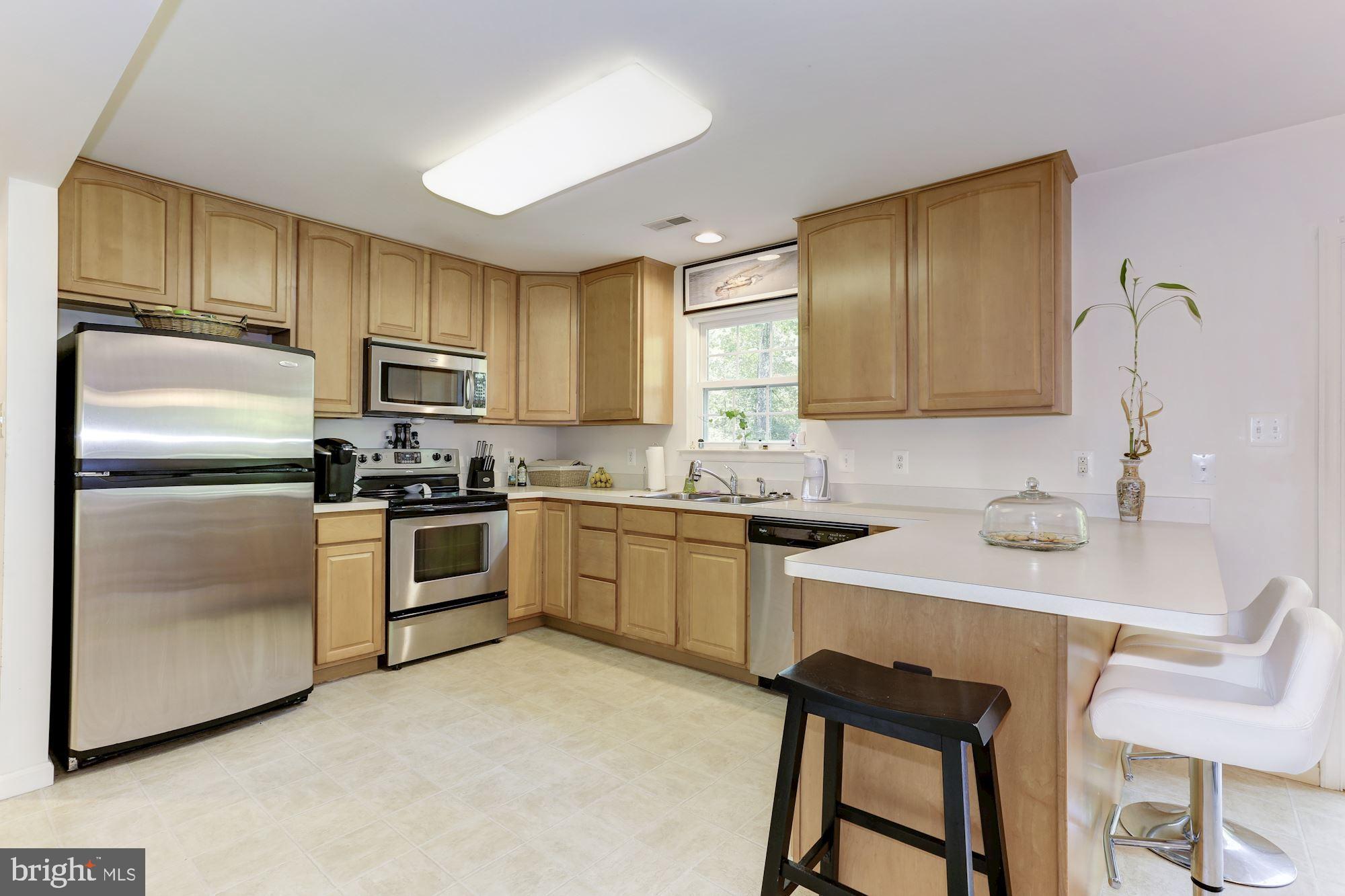 1095 Rimrock Road Lusby, MD 20657 - Photo 8 of 27 Eat-in breakfast bar