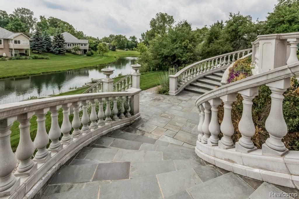355 Olivewood Court Rochester, MI 48306 - Photo 48 of 61 048-Patio-1835613-medium.jpg