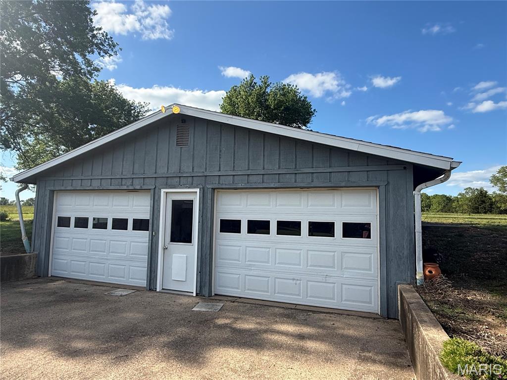 190 Airport Road Iberia, MO 65486 - Photo 2 of 31