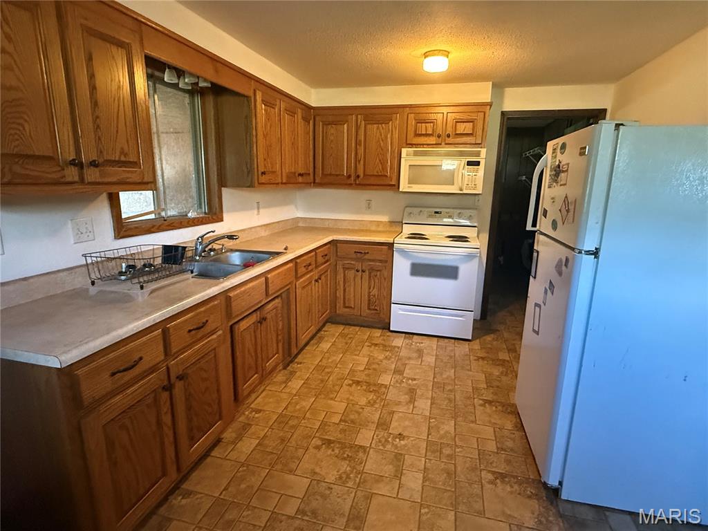 190 Airport Road Iberia, MO 65486 - Photo 3 of 31