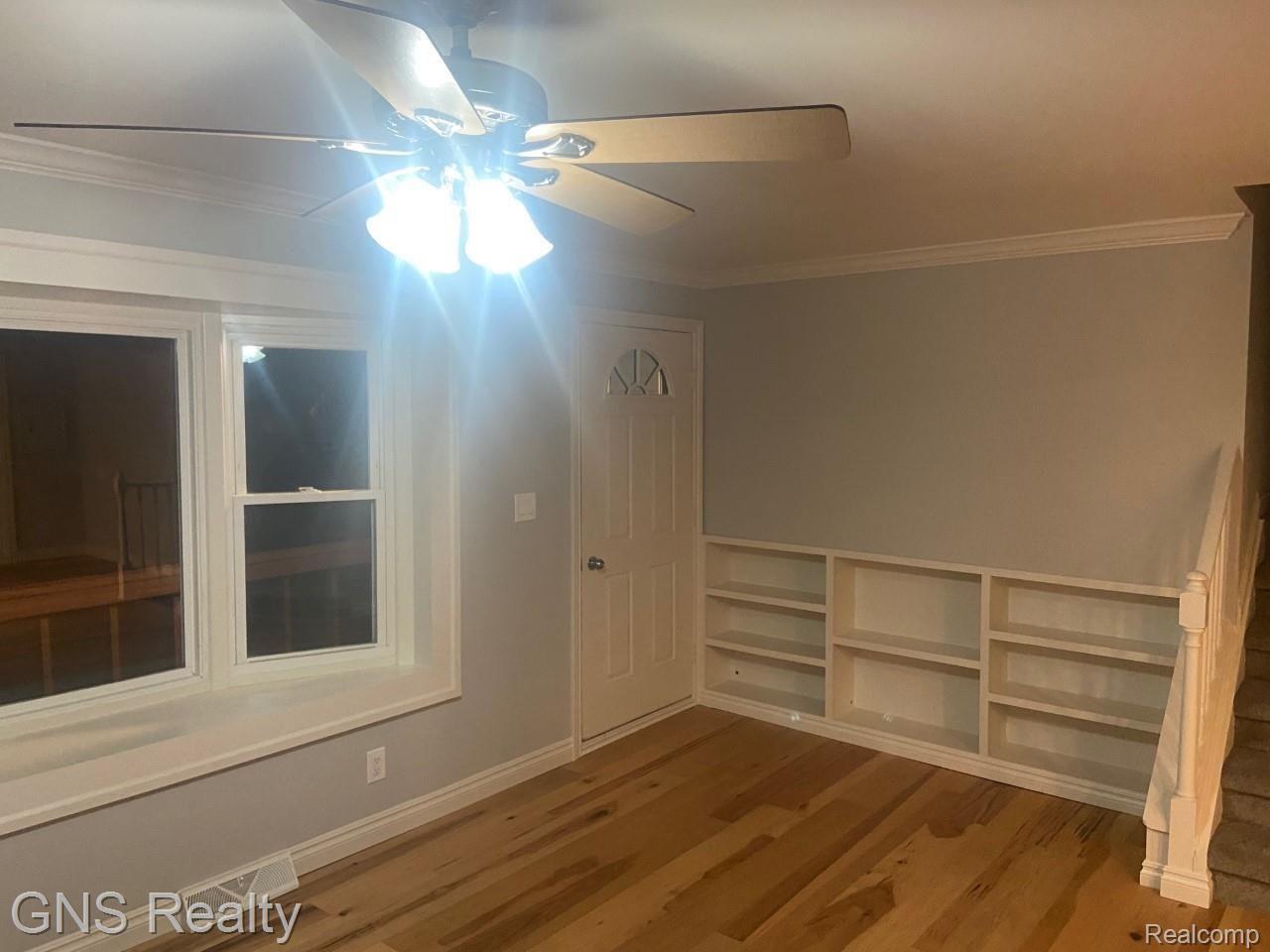 3870 Elmhurst Road Waterford, MI 48328 - Photo 9 of 26 1 5.jpg