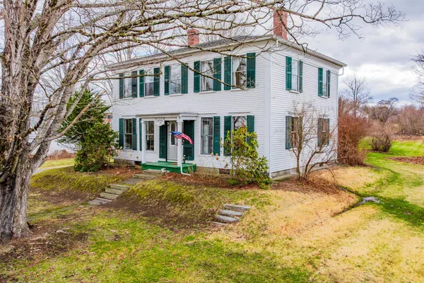 $425,000 | 52 School Street, Haverhill, NH 03765