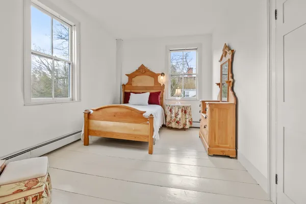 $425,000 | 52 School Street, Haverhill, NH 03765