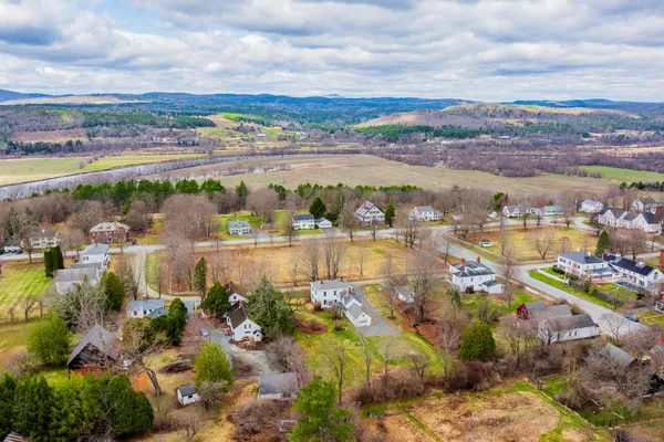 $425,000 | 52 School Street, Haverhill, NH 03765