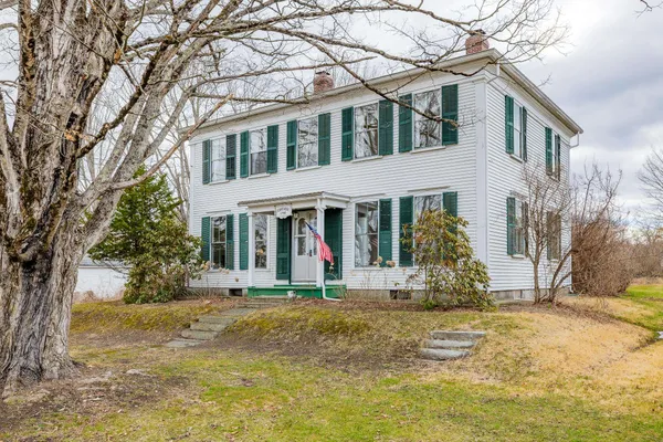 $425,000 | 52 School Street, Haverhill, NH 03765