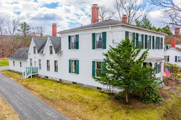 $425,000 | 52 School Street, Haverhill, NH 03765
