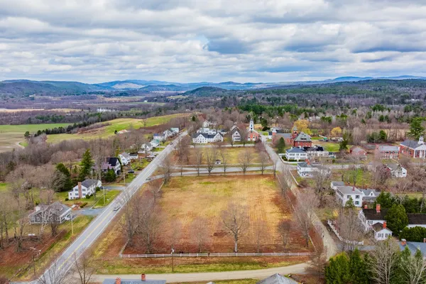 $425,000 | 52 School Street, Haverhill, NH 03765