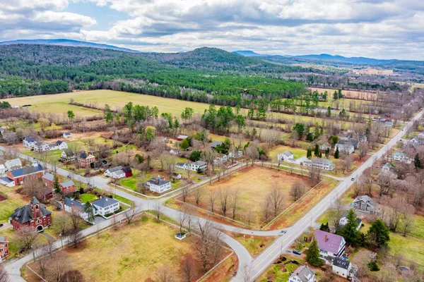 $425,000 | 52 School Street, Haverhill, NH 03765