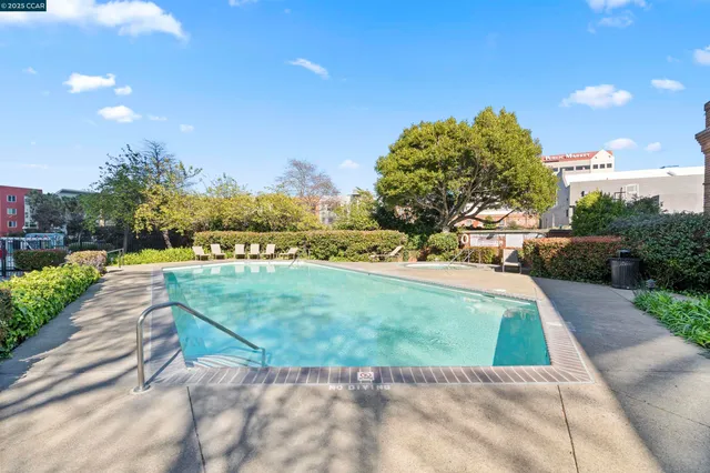 $380,000 | 6363 Christie Avenue, Unit 514, Emeryville, CA 94608