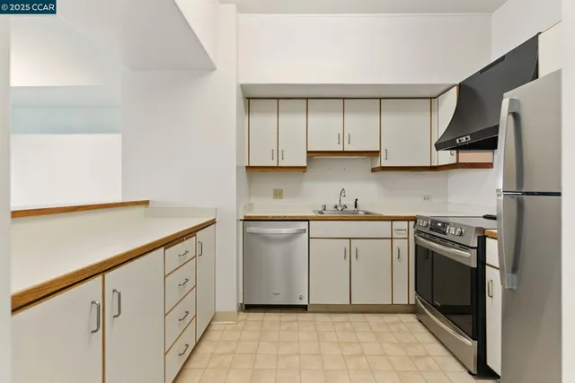 $380,000 | 6363 Christie Avenue, Unit 514, Emeryville, CA 94608