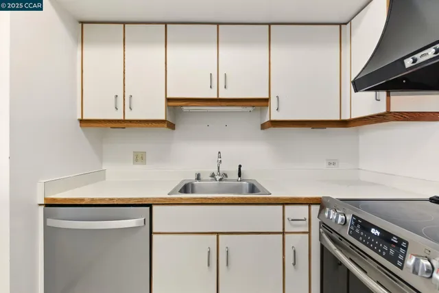 $380,000 | 6363 Christie Avenue, Unit 514, Emeryville, CA 94608