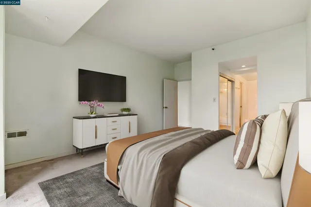 $380,000 | 6363 Christie Avenue, Unit 514, Emeryville, CA 94608