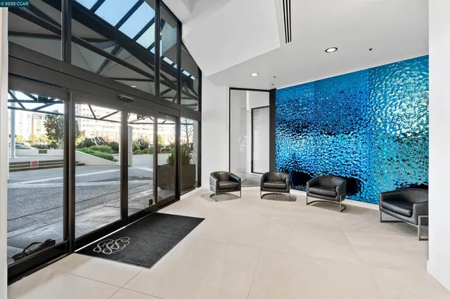 $380,000 | 6363 Christie Avenue, Unit 514, Emeryville, CA 94608