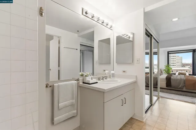 $380,000 | 6363 Christie Avenue, Unit 514, Emeryville, CA 94608