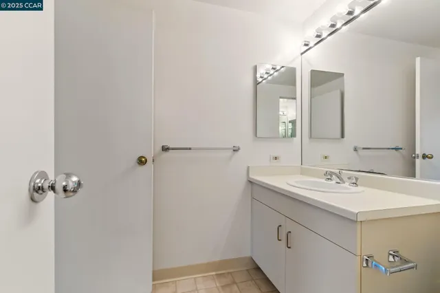 $380,000 | 6363 Christie Avenue, Unit 514, Emeryville, CA 94608