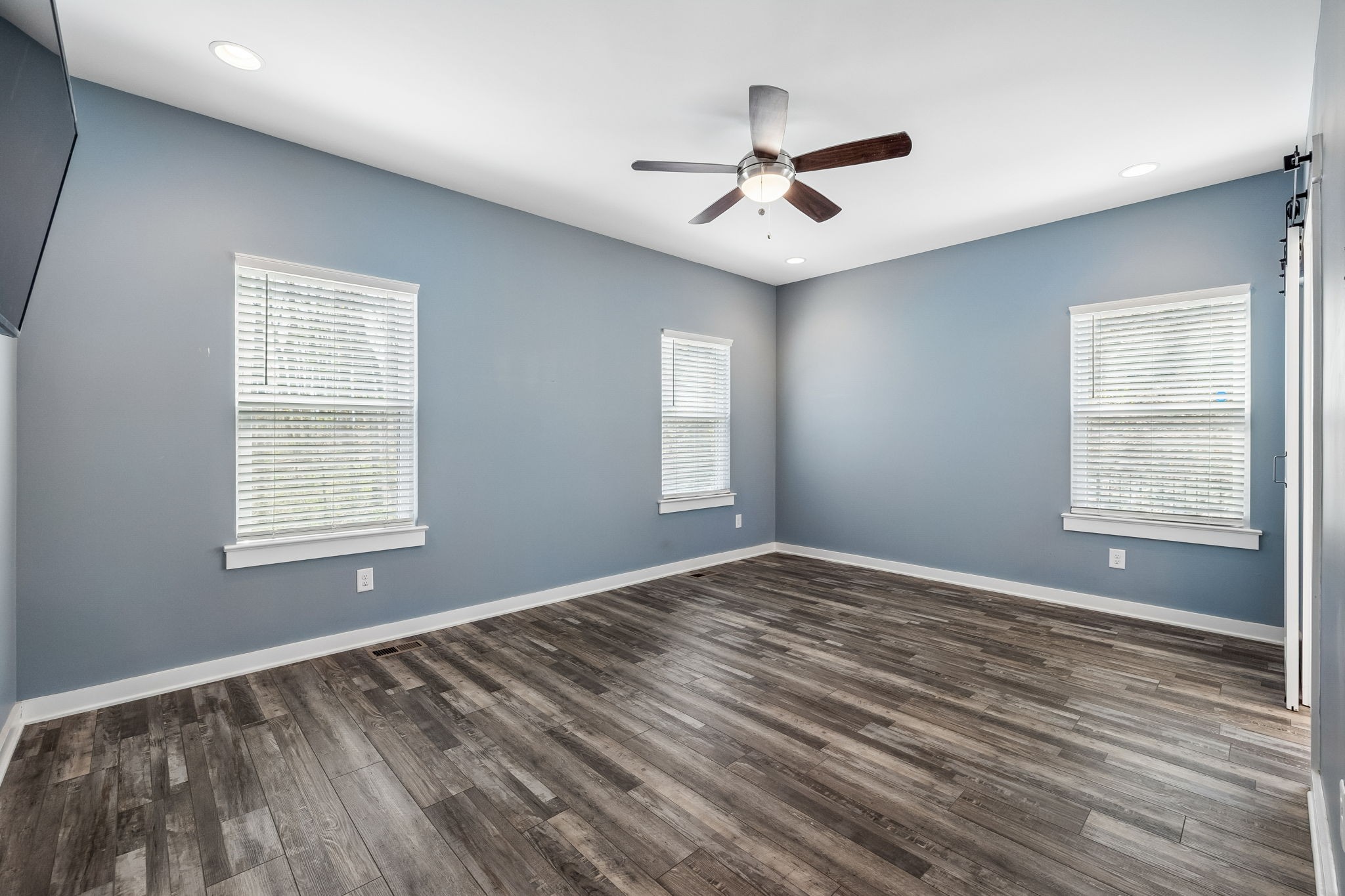 805 Weeping Willow Road Hendersonville, TN 37075 - Photo 28 of 73 a view of an empty room with wooden floor and a window