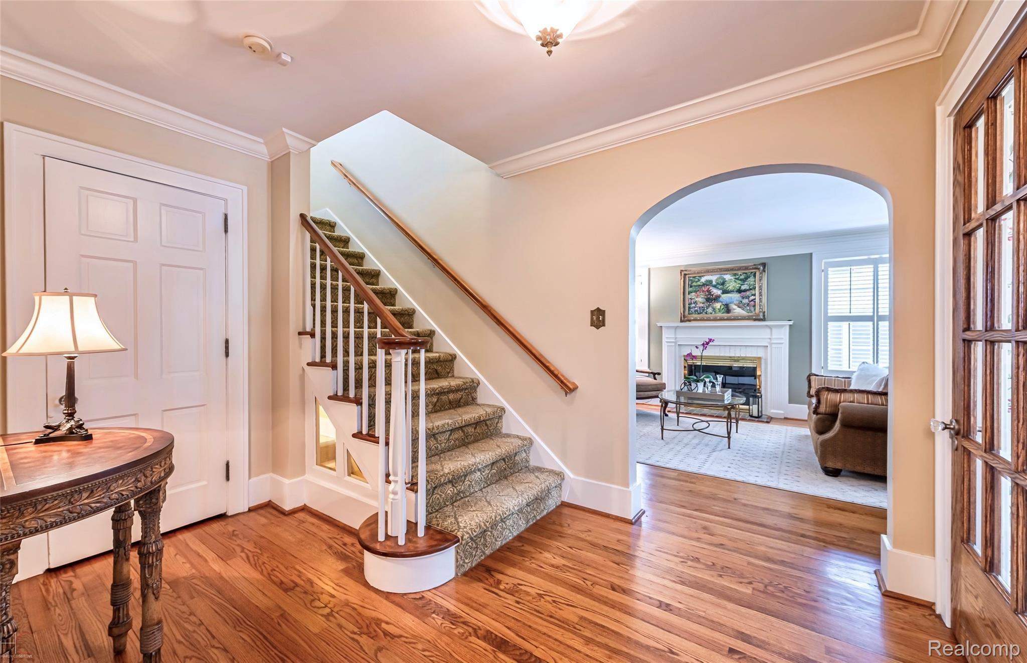 540 Rivenoak Street Birmingham, MI 48009 - Photo 2 of 34 Spacious Foyer