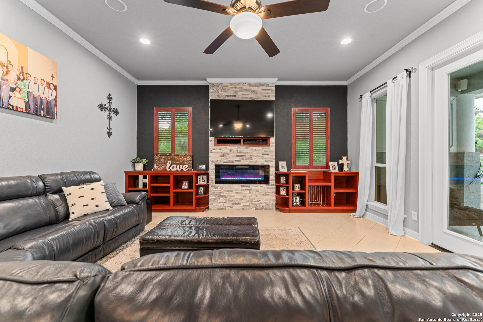 27906 Bogen Road New Braunfels, TX 78132 - Photo 23 of 49 a living room with furniture and a fireplace