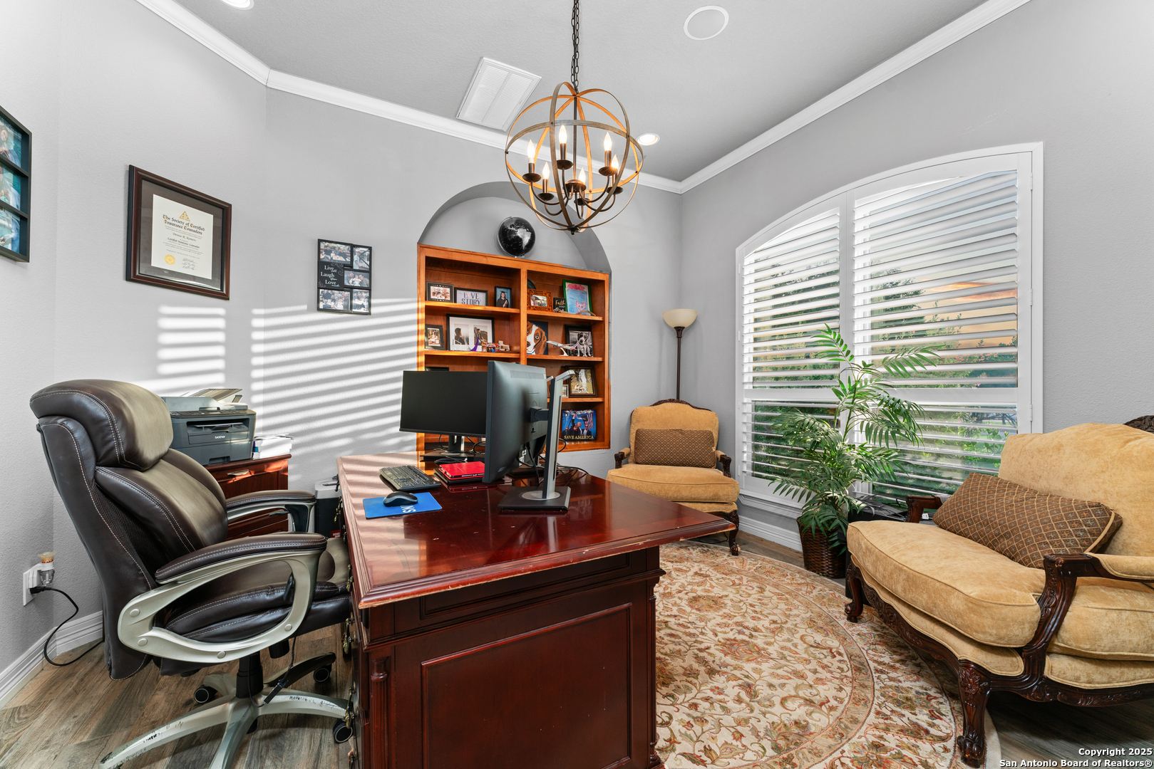 27906 Bogen Road New Braunfels, TX 78132 - Photo 8 of 49 a livingroom with workspace and a couch