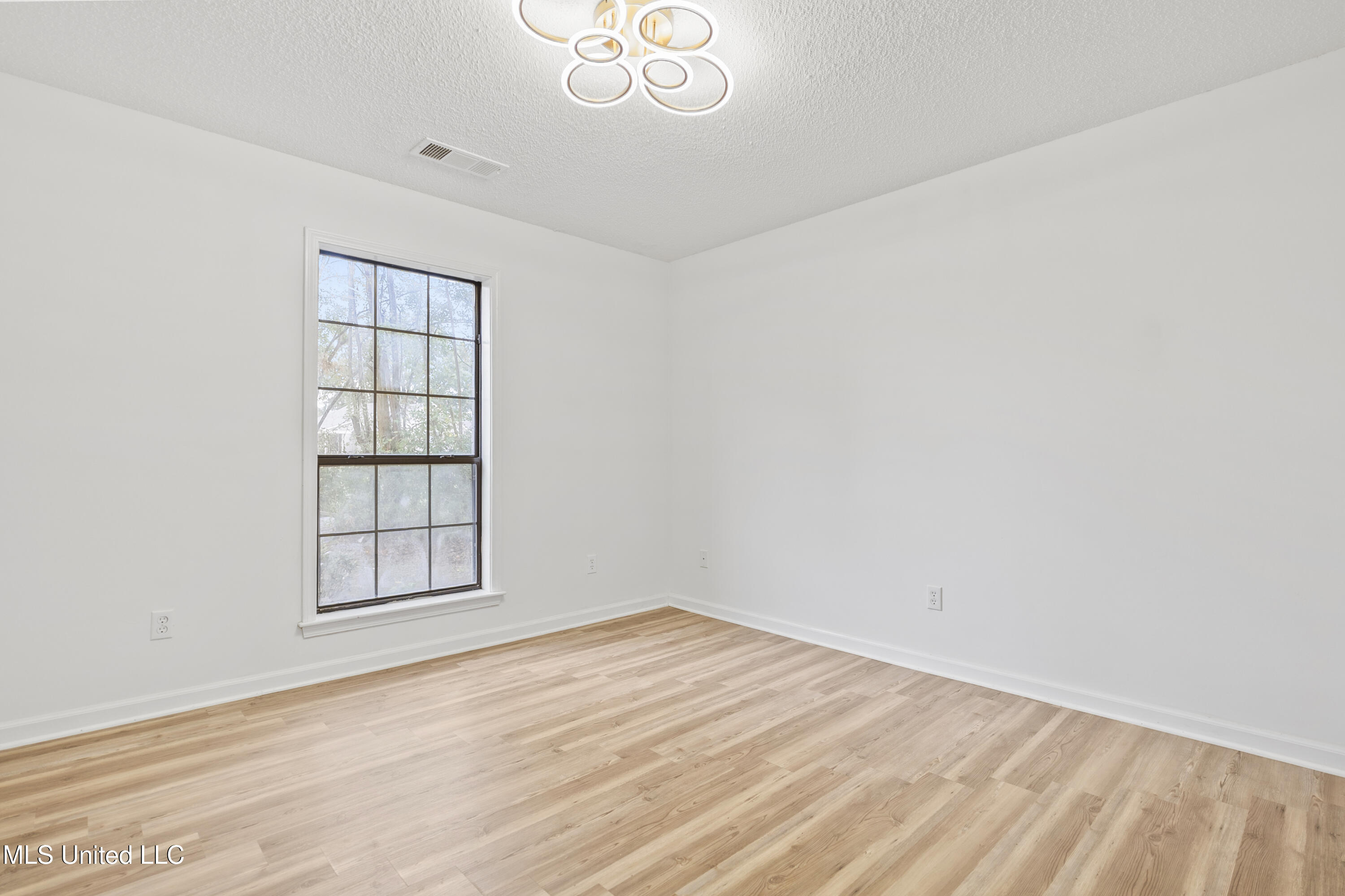 132 Keestone Drive Senatobia, MS 38668 - Photo 13 of 16 KS Bedroom 3