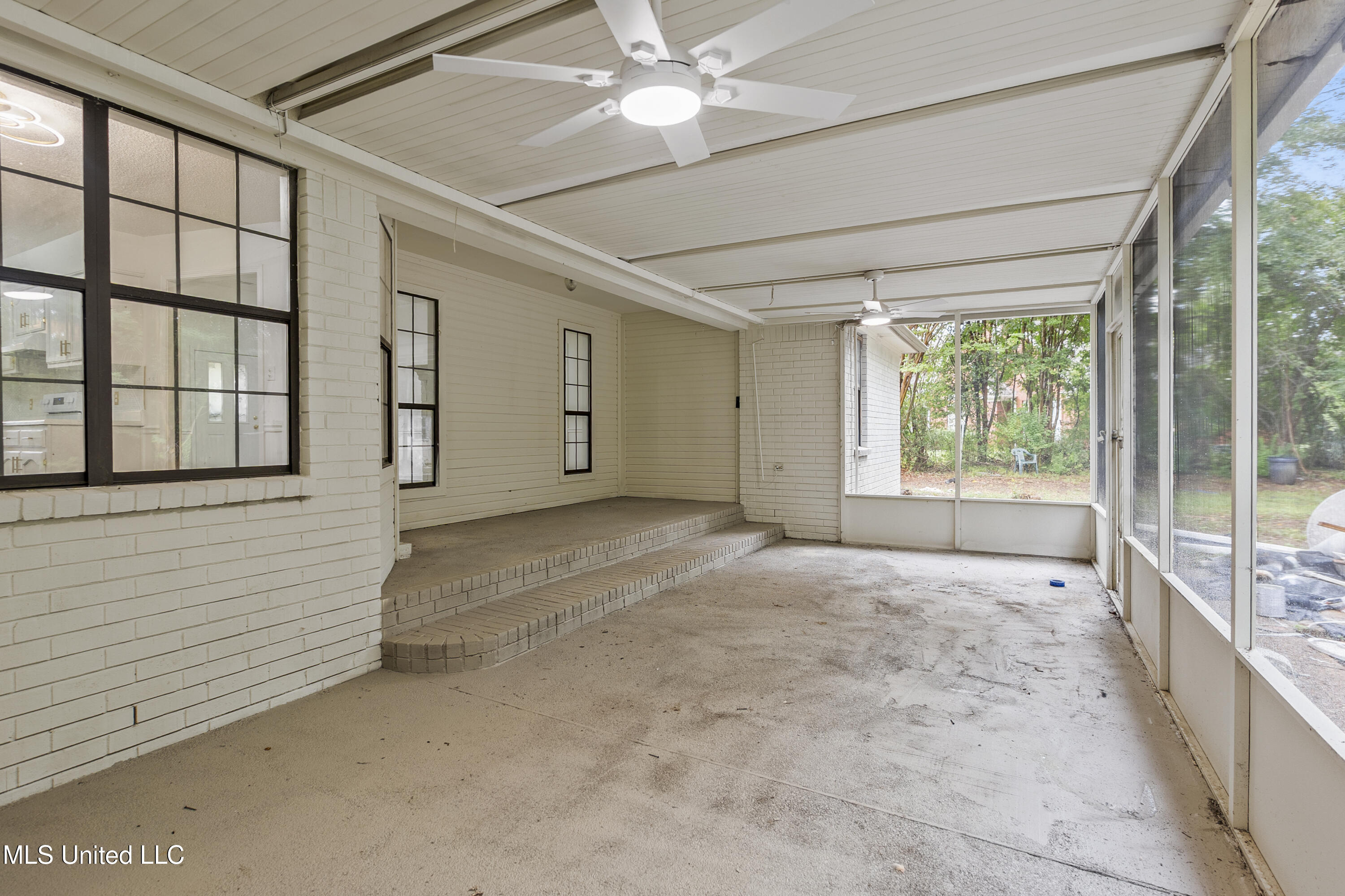 132 Keestone Drive Senatobia, MS 38668 - Photo 15 of 16 KS Screened Porch