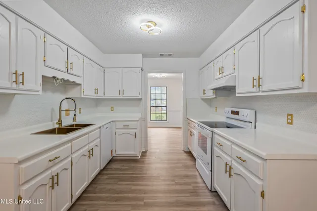 $325,000 | 132 Keestone Drive, Senatobia, MS 38668