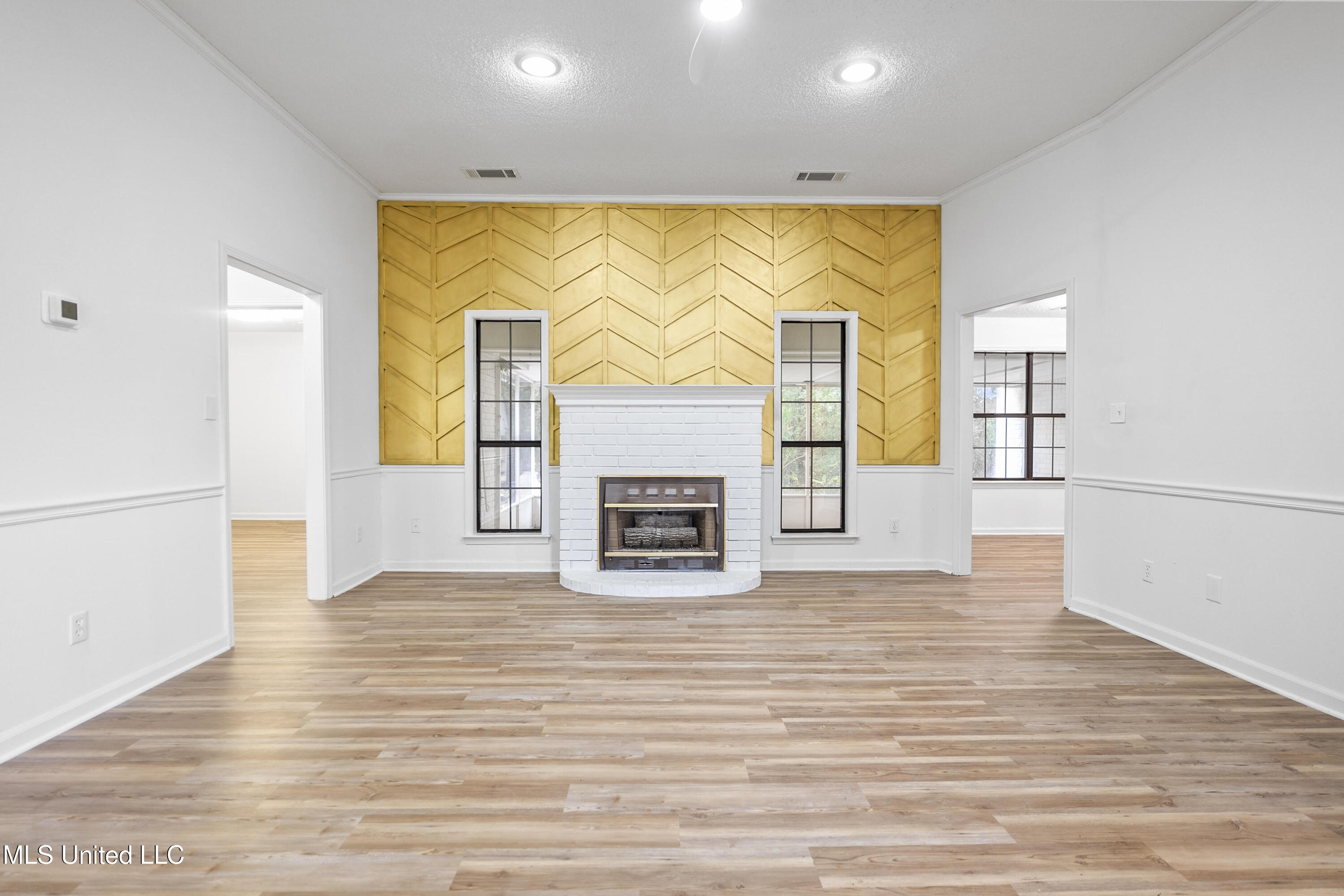 132 Keestone Drive Senatobia, MS 38668 - Photo 5 of 16 KS living Room