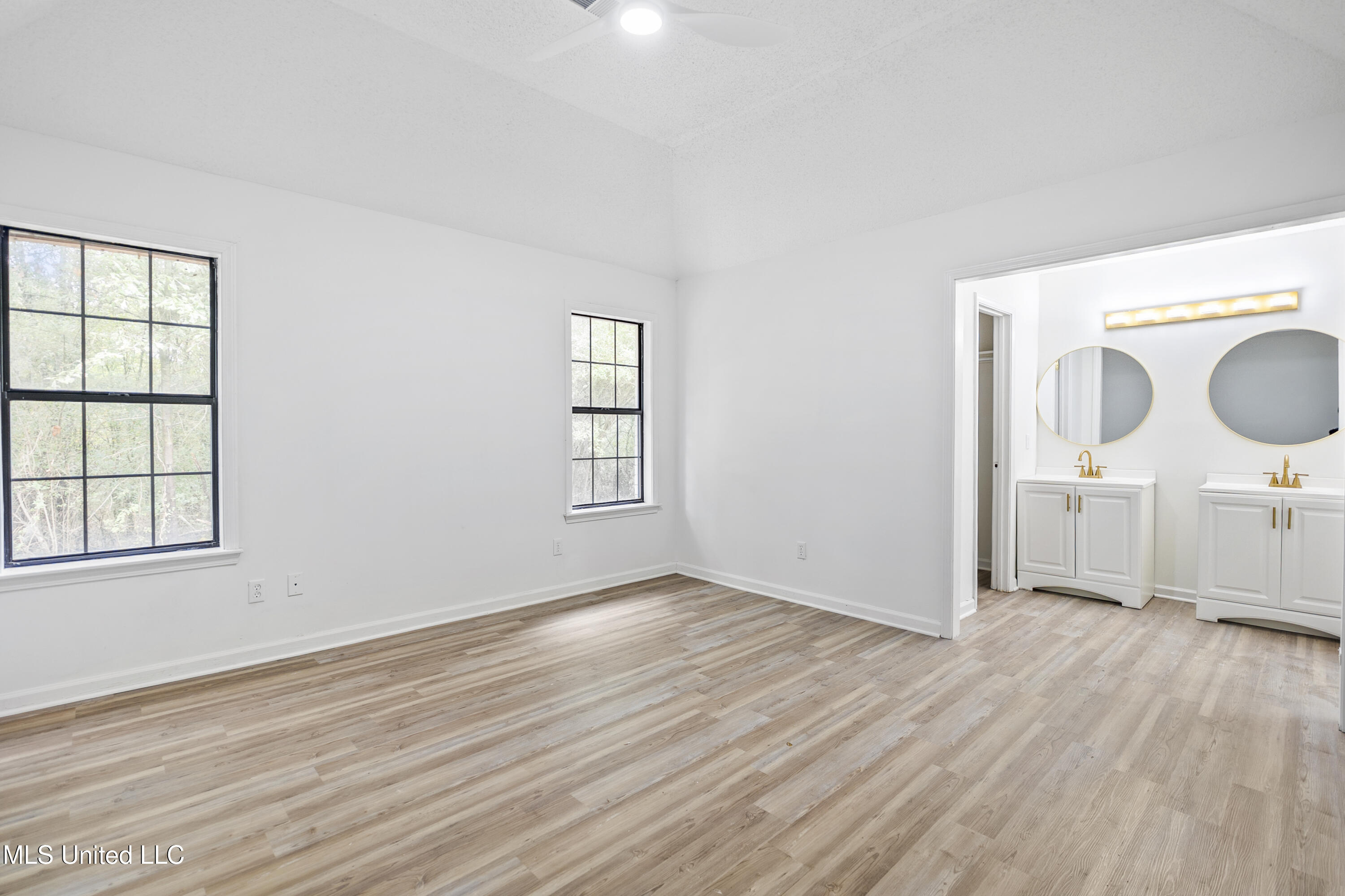 132 Keestone Drive Senatobia, MS 38668 - Photo 8 of 16 KS Primary Bedroom1