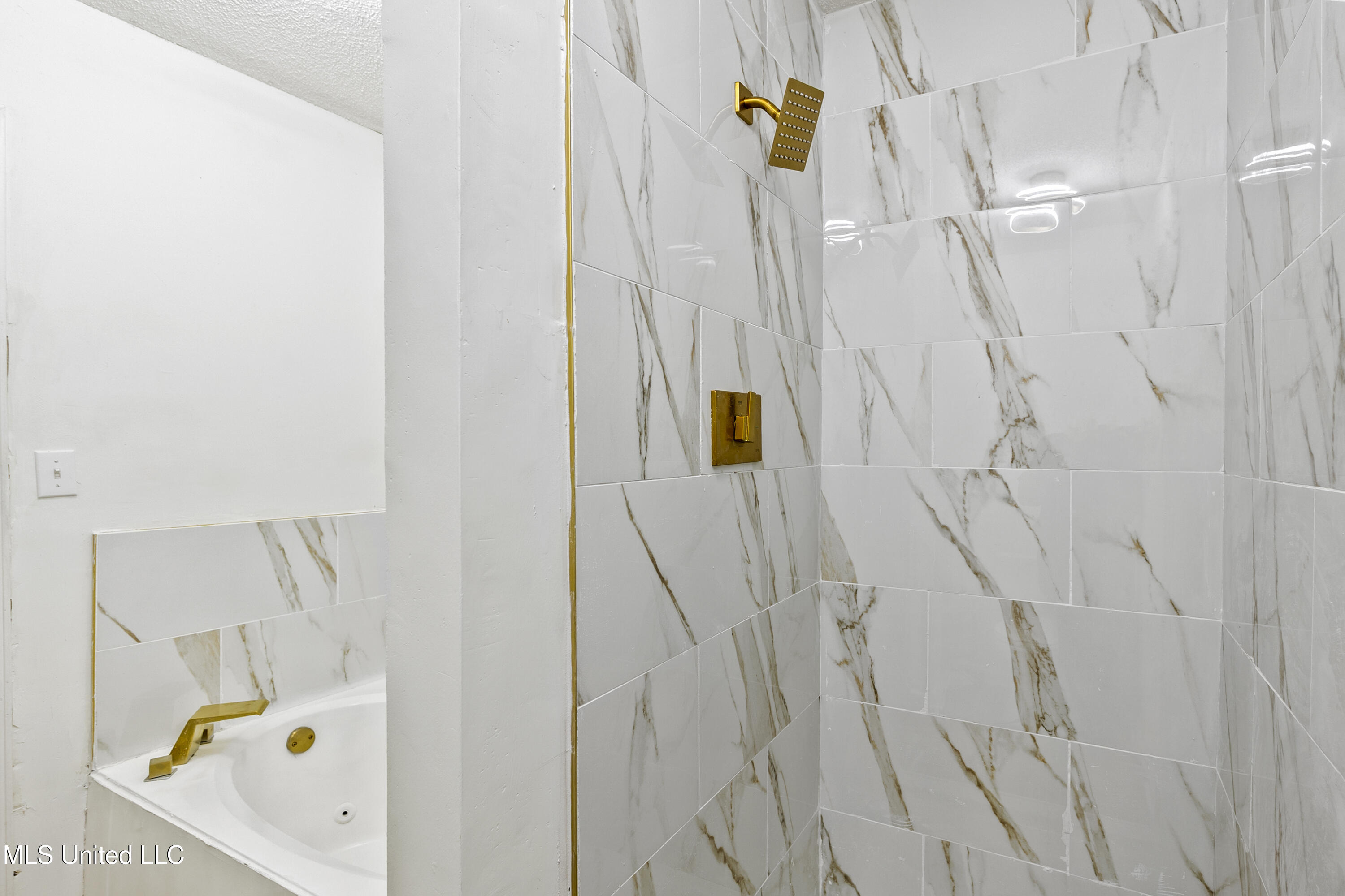 132 Keestone Drive Senatobia, MS 38668 - Photo 10 of 16 KS Primary SHower