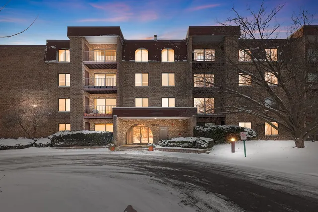 $260,000 | 2050 Valencia Drive, Unit 300C, Northbrook, IL 60062