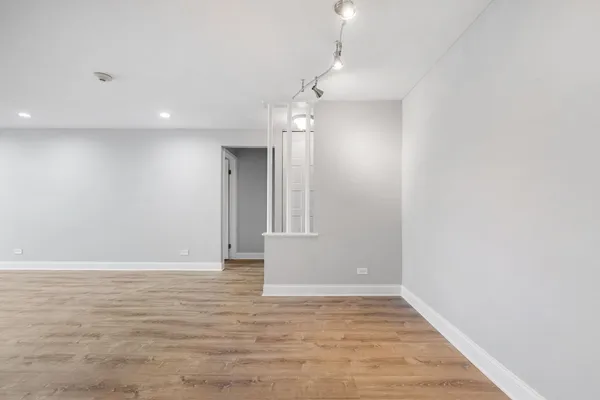 $255,000 | 2050 Valencia Drive, Unit 300C, Northbrook, IL 60062